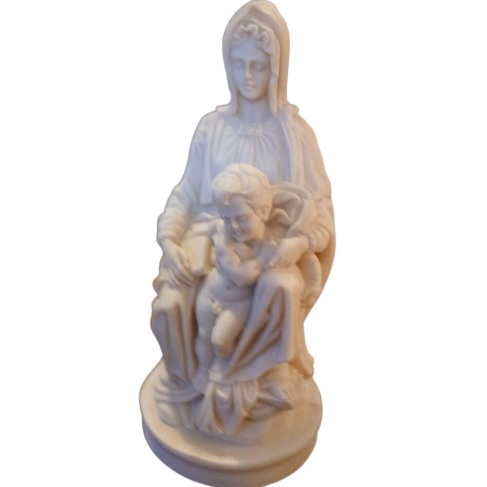 Vtg R.R. Roman Italy Statue of Virgin Mary with Baby Jesus Resin Figurine 6.25”t - Picture 2 of 9